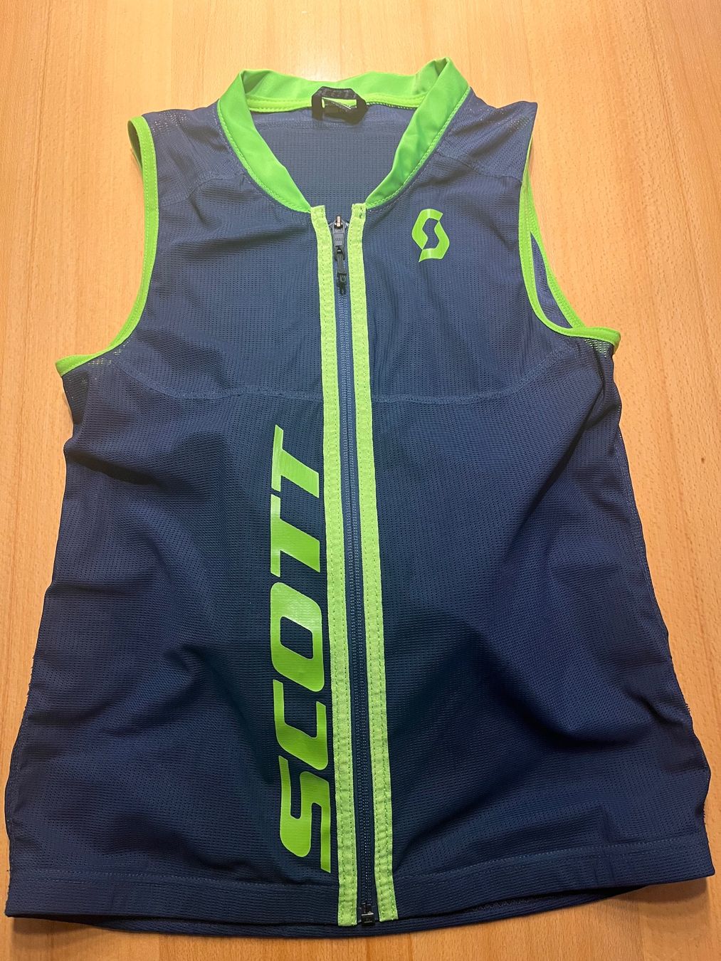 Protezioni & Imbottiture: Scott Actifit Protektorenweste Junior – Usato da Effretikon venduto da Speedy074
