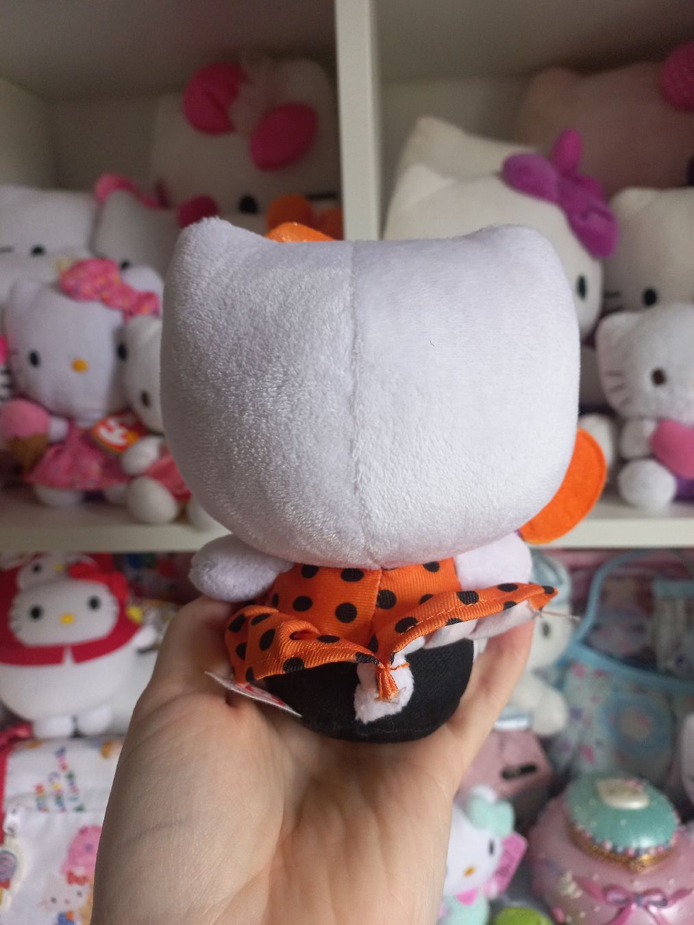 Hello Kitty Spielzeuge: Halloween Hello Kitty Plüschtier - Sanrio – Gebraucht aus Wangen b. Olten von SecondStory4u 1