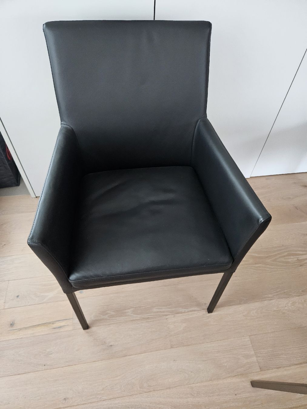 Pfister Sessel: Schwarzer Leder Sessel, gebrauchte, Top Zustand! – Gebraucht aus Lauerz von Etri