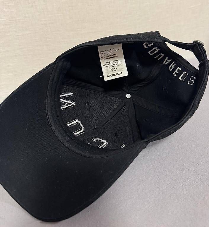 Copricapi, berretti & cappellini: Cappellino Dsquared2 ottimo stato – Usato da Contra venduto da iva_rn2h 1