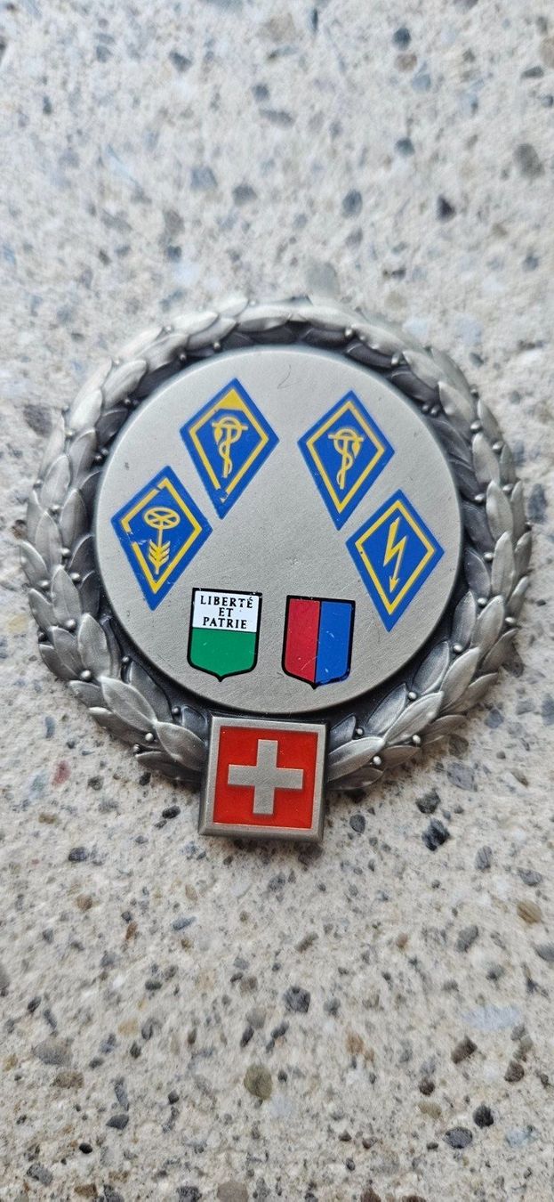 Schweizer Armee Plaketten & Abzeichen: *** Beretemblem Sanität *** – Neu (gemäss Beschreibung) aus Riedholz von fr_sIruP