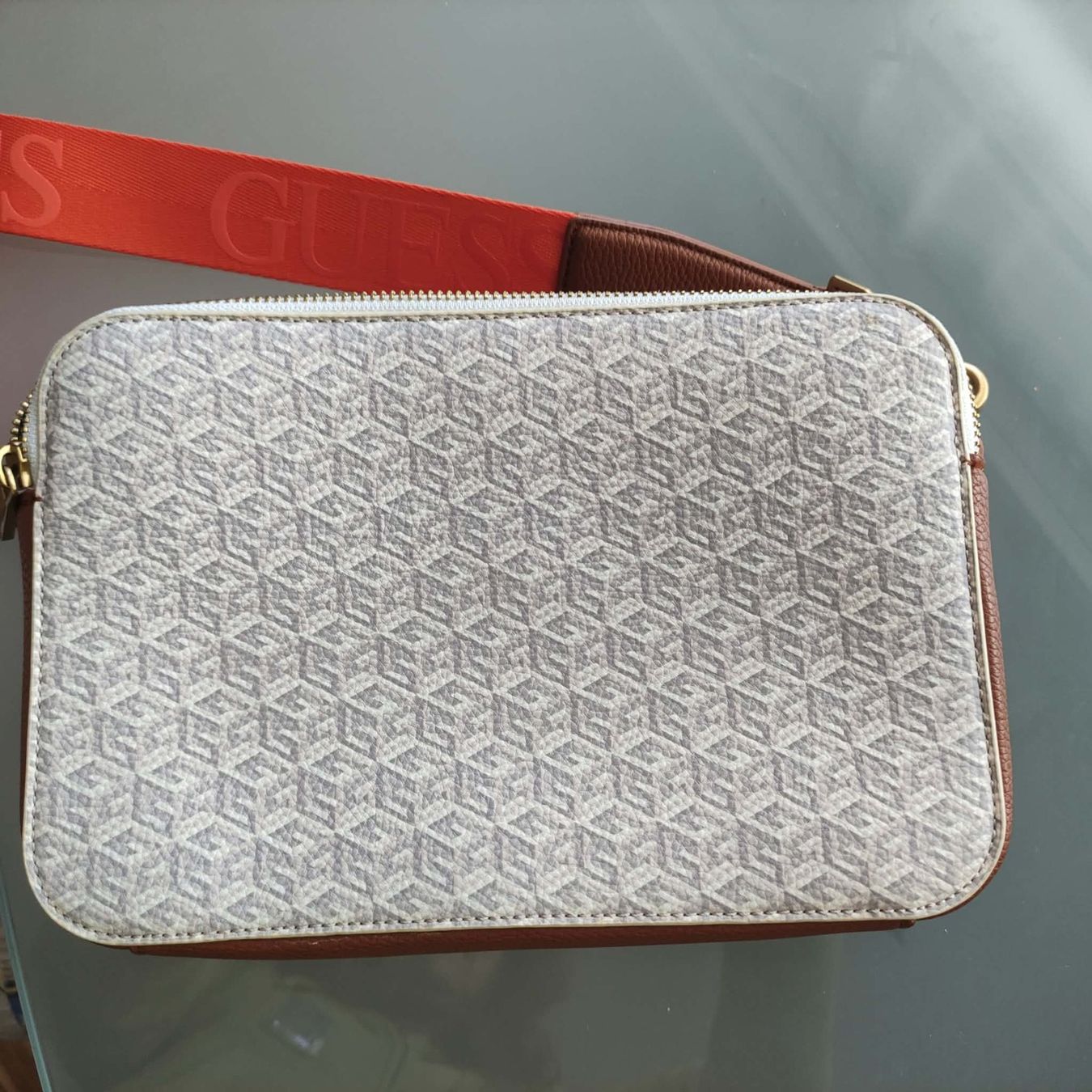 Guess Taschen für Damen: Guess Tasche – Gebraucht aus Goldau von annalena44 1
