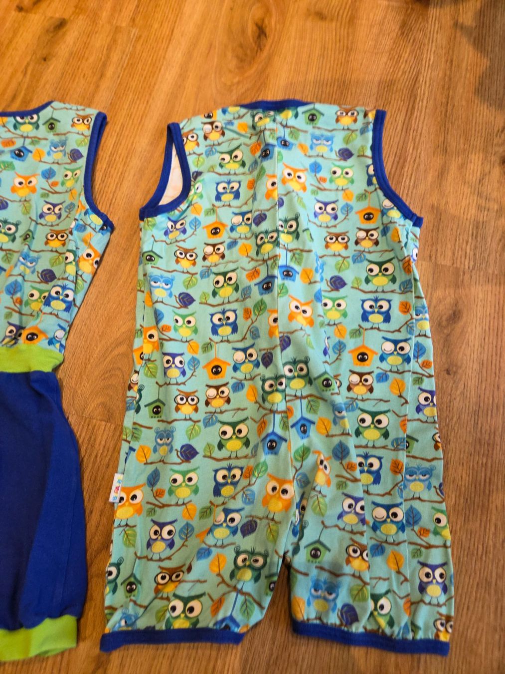 Tute: Babauba 2 kurze Jumpsuites mit Eulen, Gr. 122 – Usato da Heinrichswil venduto da frankie19860 3