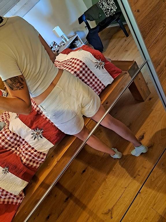 Pantalons: Beige Shorts – D'occasion à Brünisried par nin_d66d 1