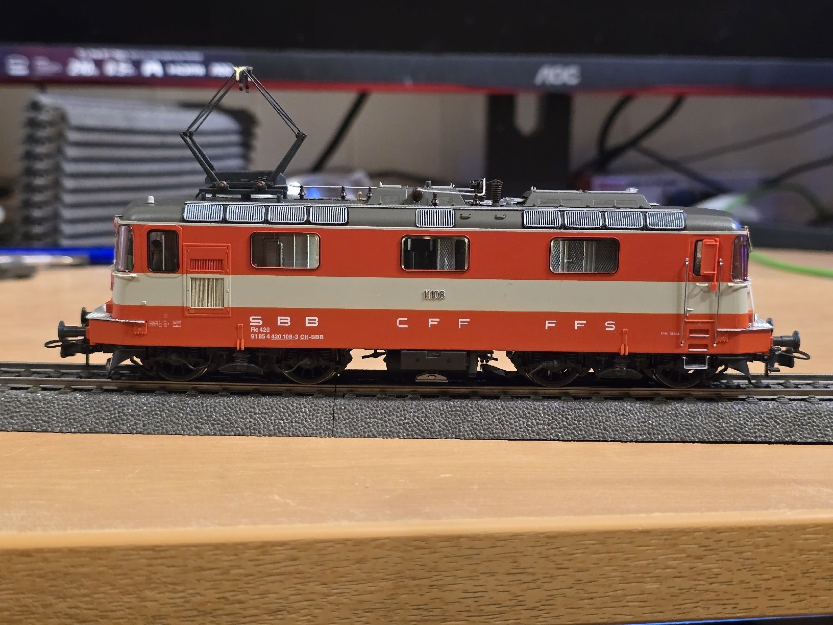 Roco Modellini di ferrovie: Roco Re 4/4 II Swiss express – Usato da Mettmenstetten venduto da ric_ww8q 2