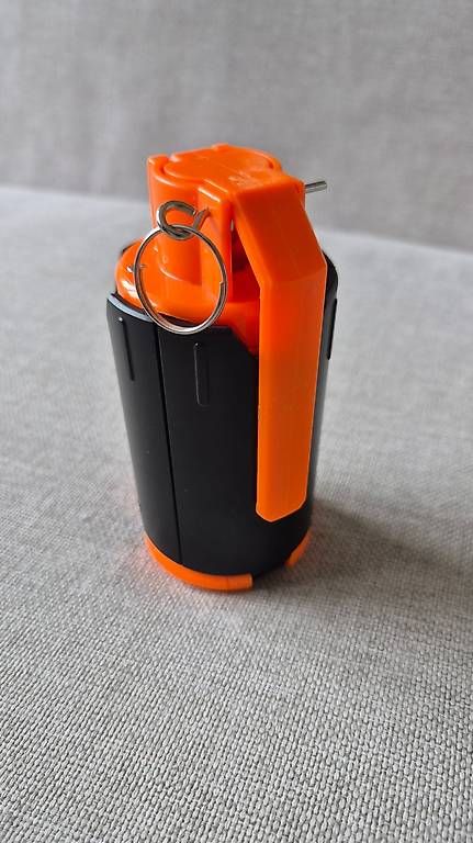 Nerf Giocattoli: Nerf Loadout & Spielzeuggranate – Usato da Mönchaltorf venduto da mir_95p6 2