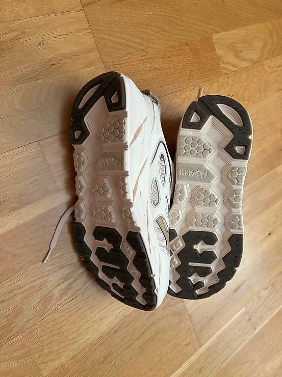 Scarpe da donna: Neue Hoka Schuhe – Usato da Niederhasli venduto da tam_fs8m