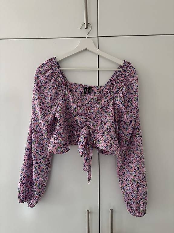 Vero Moda Tops: Bauchfreies Blumenoberteil – D'occasion à St. Gallen par Sofia175