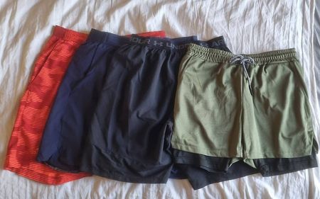 4 Sport Hosen Gr. M (Adidas, Under Armor,...)