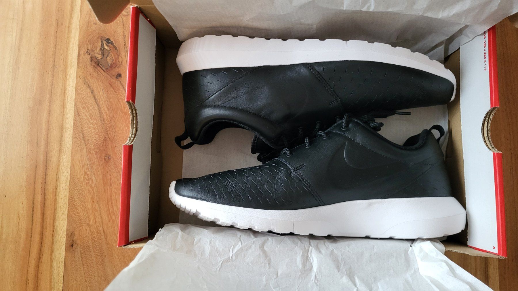 Nike Scarpe da uomo: Nike roshe 1 leather – Usato da Bern venduto da Sneakerheadz 4