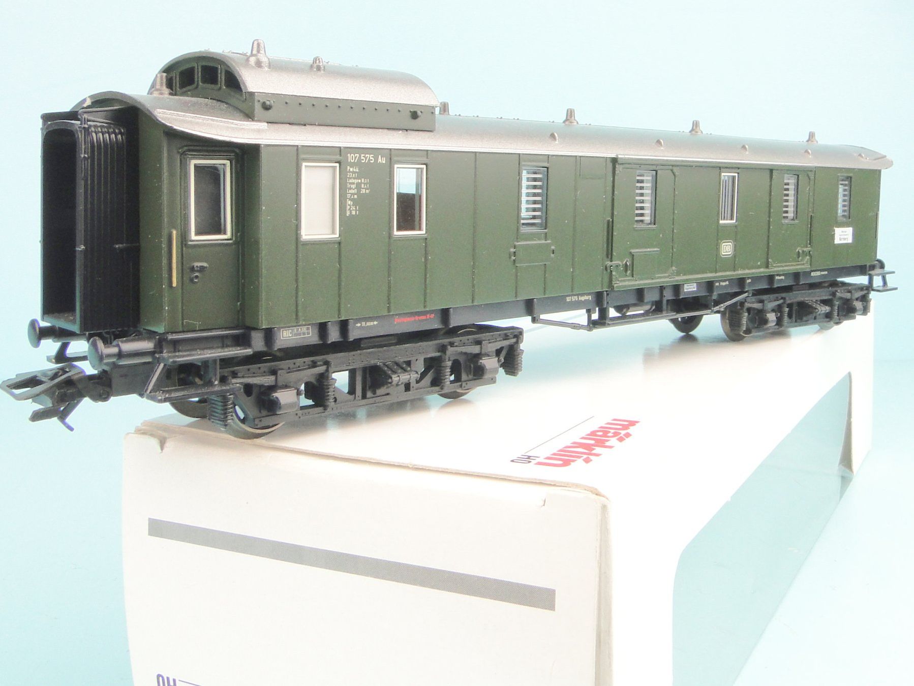 Märklin Modelleisenbahnen: Märklin 41372 Gepäckwagen – Gebraucht aus Bülach von cann11