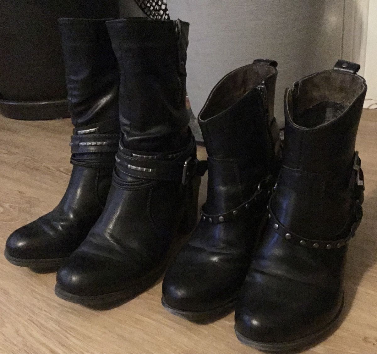 Damenschuhe: Stiefel 4 Paar – Gebraucht aus Schlieren von Jeajet 2