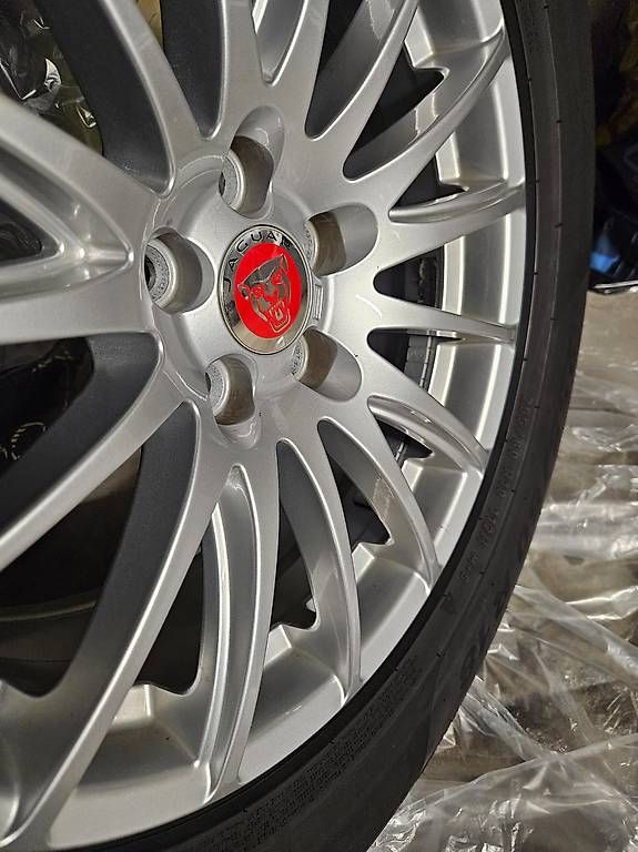 Pneus & Roues: Jaguar complete winter tire set – D'occasion à Zollikon par Fcicogna 2