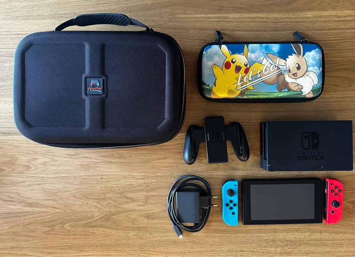 Nintendo Consoles: Nintendo Switch mit Zubehoer-Tasche – D'occasion à Lüscherz par channad 4