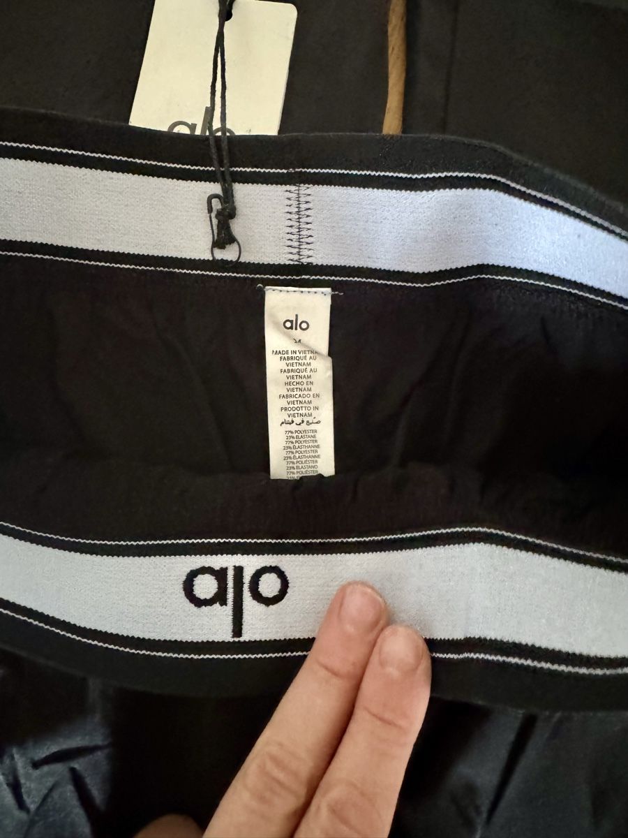 Alo Yoga Pantaloni: ALO MOVE Large training pants NEW – Nuovo e nell'imballaggio originale da Männedorf venduto da Isa88fashion 1