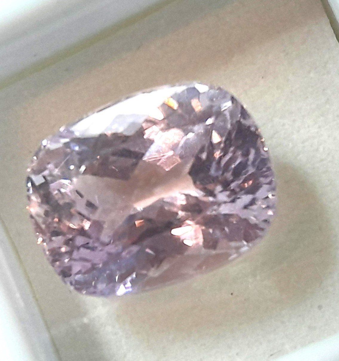 Pietre preziose: SPLENDIDE Kunzite coussin 37.73ct - CERTIF 4'510.- Fr – Nuovo (secondo la descrizione) da Grimisuat venduto da Valgem 1