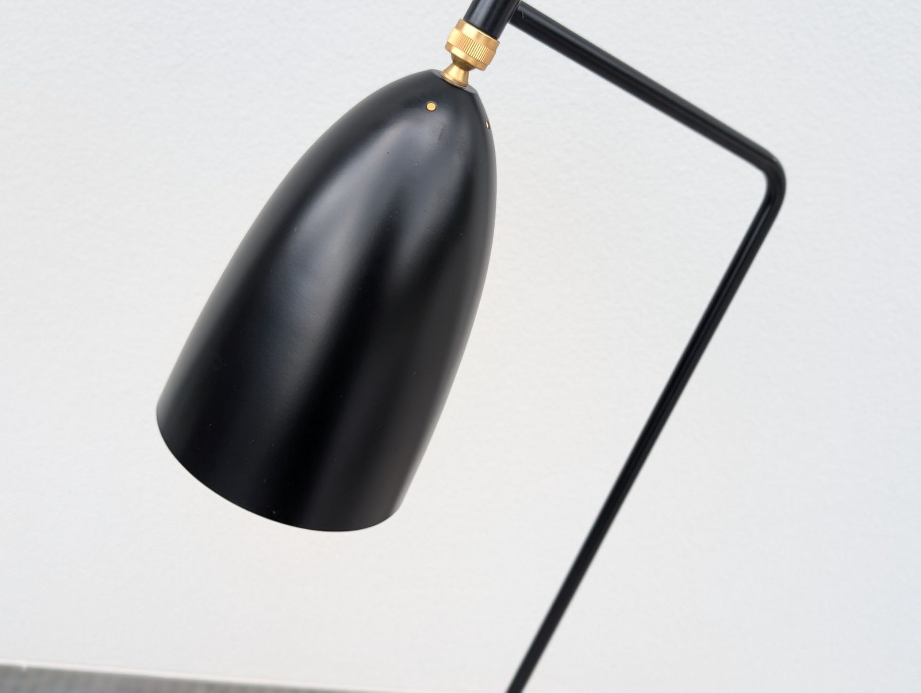 Gubi Lampen: Gubi Gräshoppa Stehleuchte schwarz Grashopper – Gebraucht aus Rotkreuz von CRLNSC 3