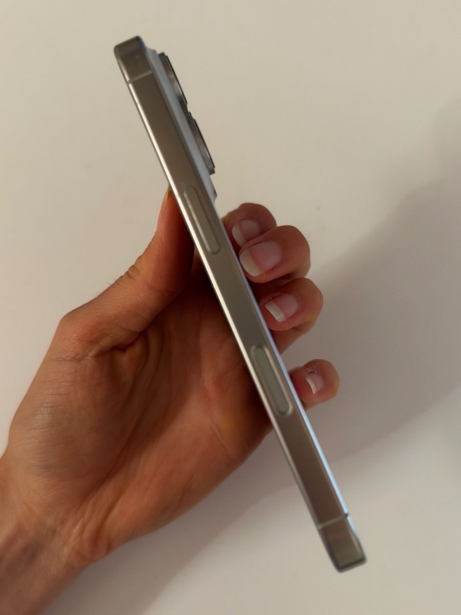 Apple Telefoni cellulari / Smartphones: Apple iPhone 16 Pro 128GB White Titanium – Usato da Zürich venduto da annina.n95t 3