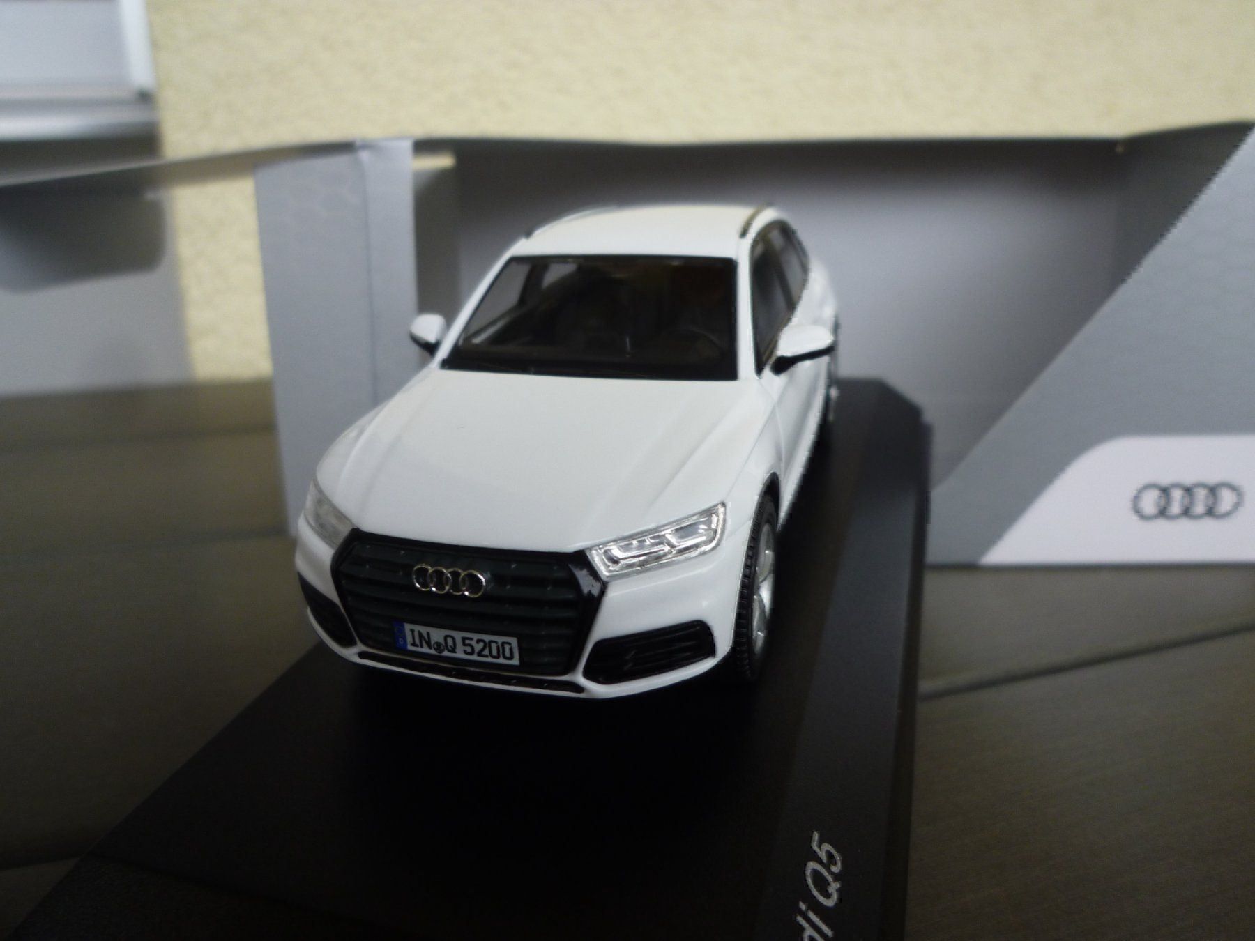 Modellini d'auto: Audi Q5 – Nuovo e nell'imballaggio originale da Flawil venduto da Imperiosud 2