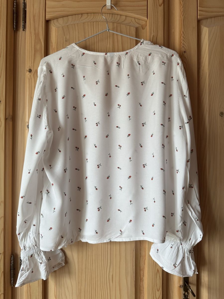 H&M Camicette: H&M Bluse, Grösse 40, weiss mit Rosenmuster – Usato da Hergiswil NW venduto da kaufe_bei_kaufmann 1