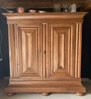Antiker Barockschrank / Wellenschrank – schönes Einzelstück