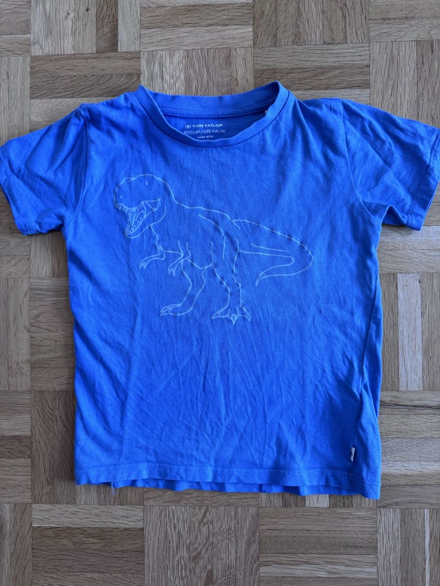 Kleiderpakete & -sets: T-Shirts 3 Stk. Grösse 104/110 – Gebraucht aus St. Gallen von kara_24 1
