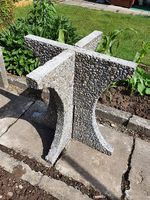 Steintisch aus Waschbeton