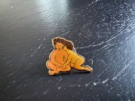 Süsser Vintage Pin / Anstecker - Liebevolle Umarmung!