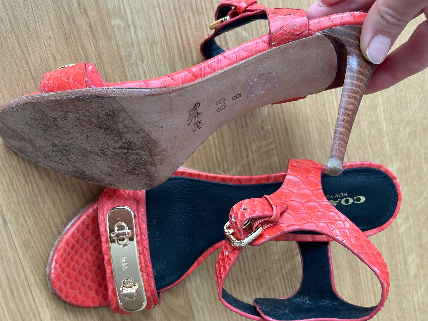 Coach Scarpe da donna: Coach Sandals in Leather with Snake Pattern Design, Gr.37 – Usato da Zürich venduto da anna_ra 2