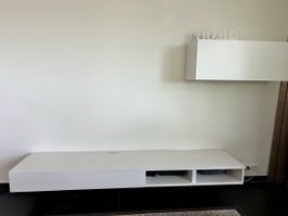Weiss Wohnkombination mit Wandboard - TOP Zustand!