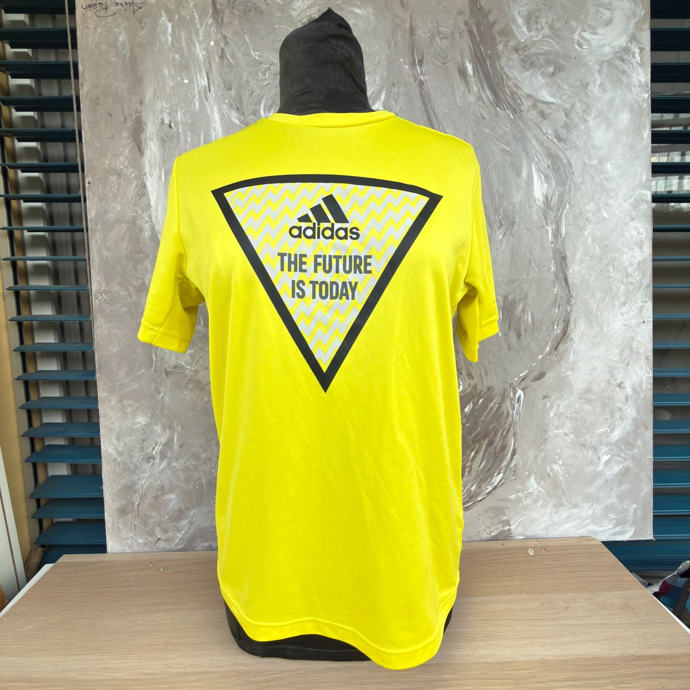 Adidas Chemises, T-shirts & Polos: T-shirt Adidas "The Future Is Today" – D'occasion à Thônex par Suisse.Shopping 1