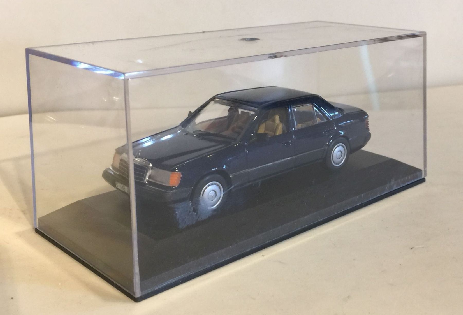 Minichamps Modellini d'auto: MINICHAMPS Mercedes-Benz 200E – Usato da Sonceboz-Sombeval venduto da Decolove 5