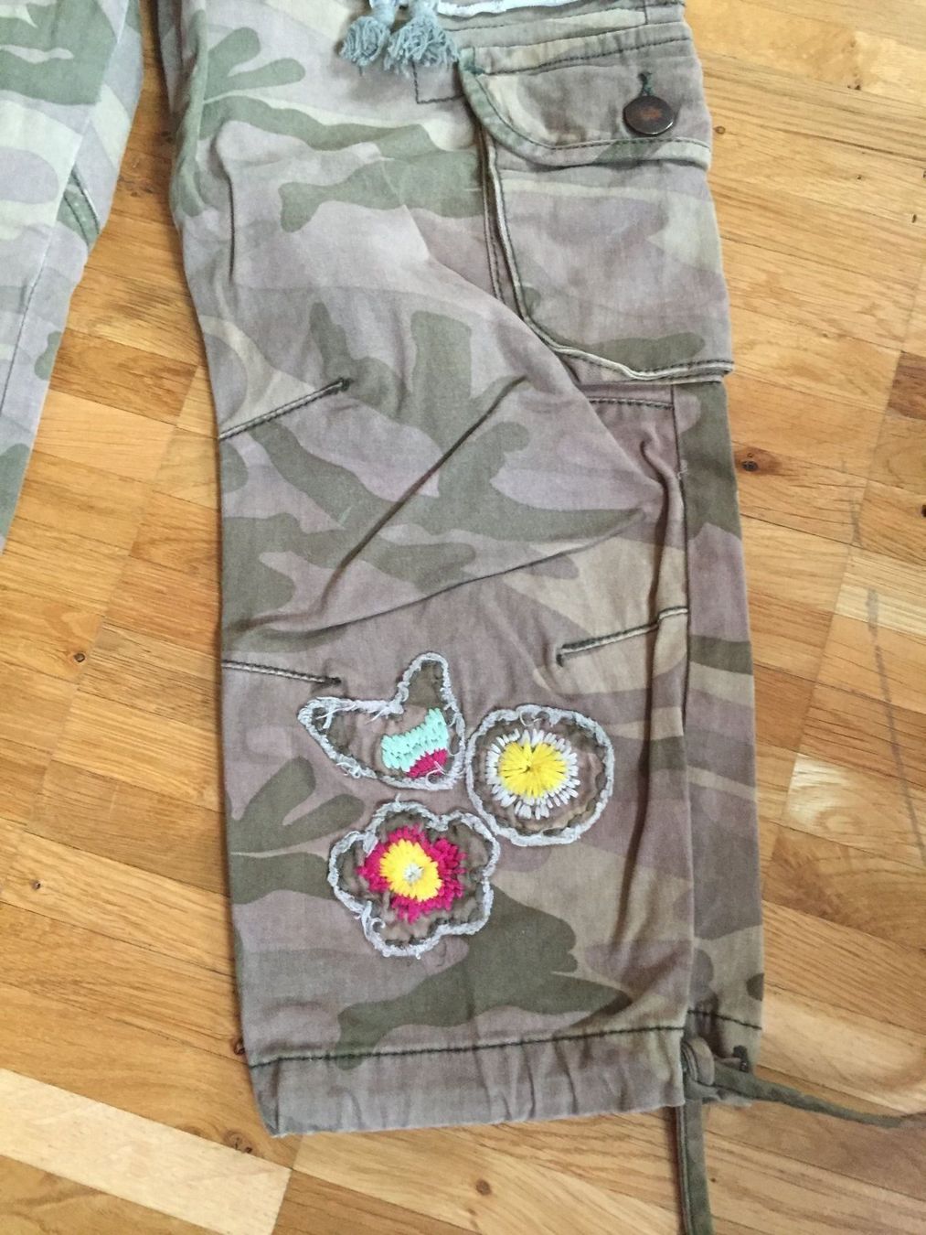 Pantaloni: Hose, Girls Gr.122, Camouflage – Usato da Kastanienbaum venduto da Muenchnerkindl1 2