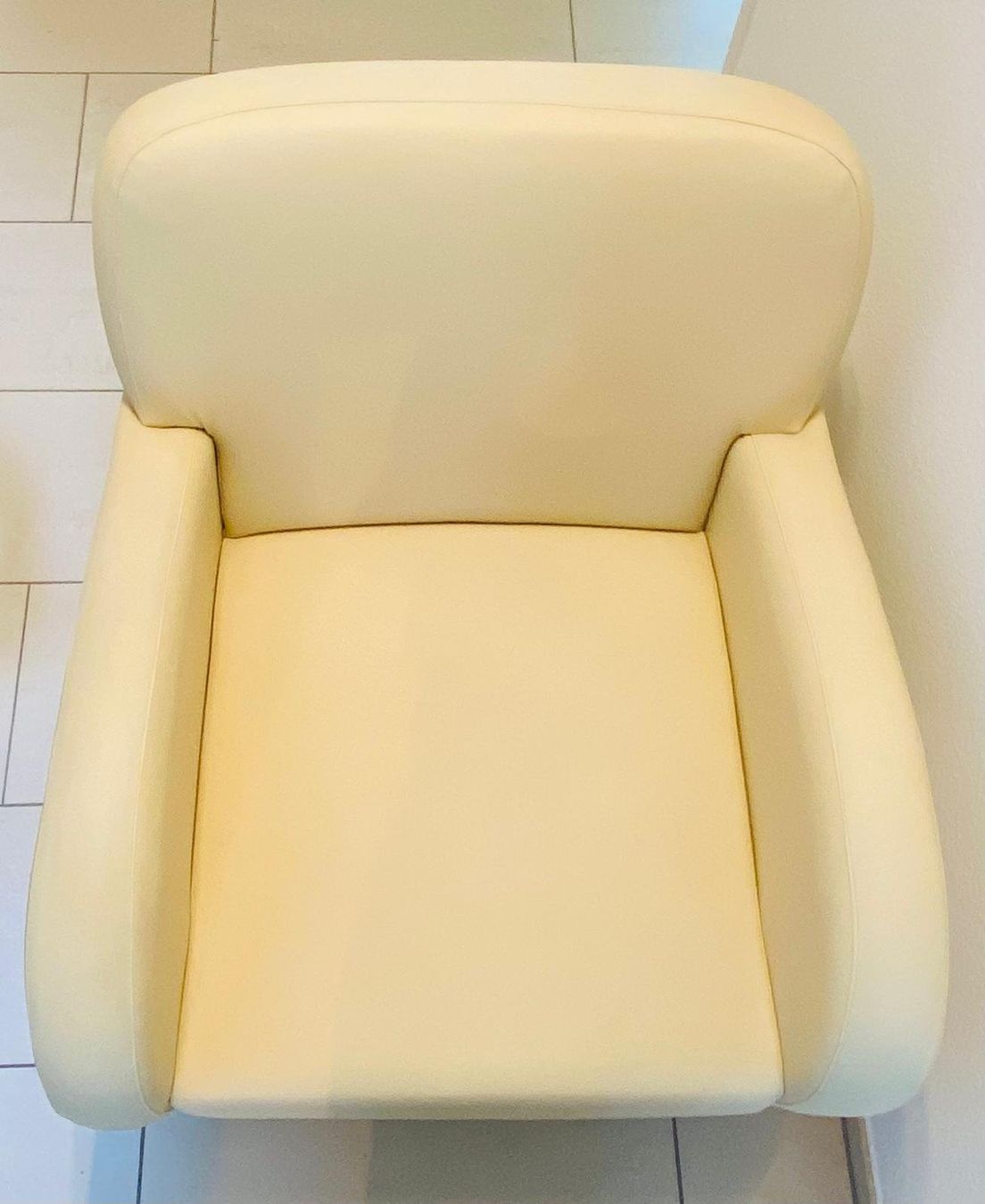Sessel: Moderner Eierschalen-Weiße Ledersessel - 80x80x70 cm – Gebraucht aus Reinach BL von Rene_T