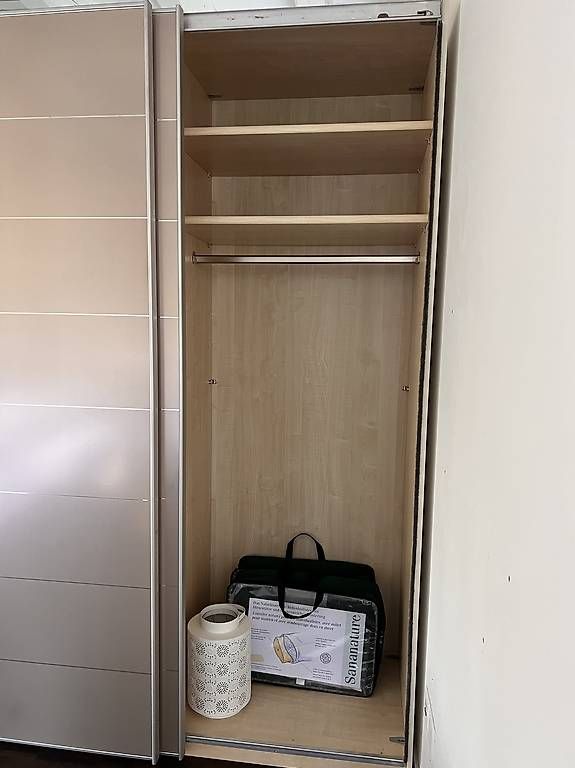 Armadi: Grosser Kleiderschrank mit Schiebetüren – Usato da Hettlingen venduto da mma_f6fc 3