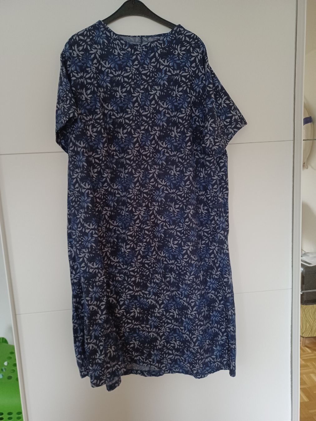 Vestiti: Kleid Gr 46/48, dunkelblau gemustert – Nuovo (secondo la descrizione) da Zürich venduto da Miniskus