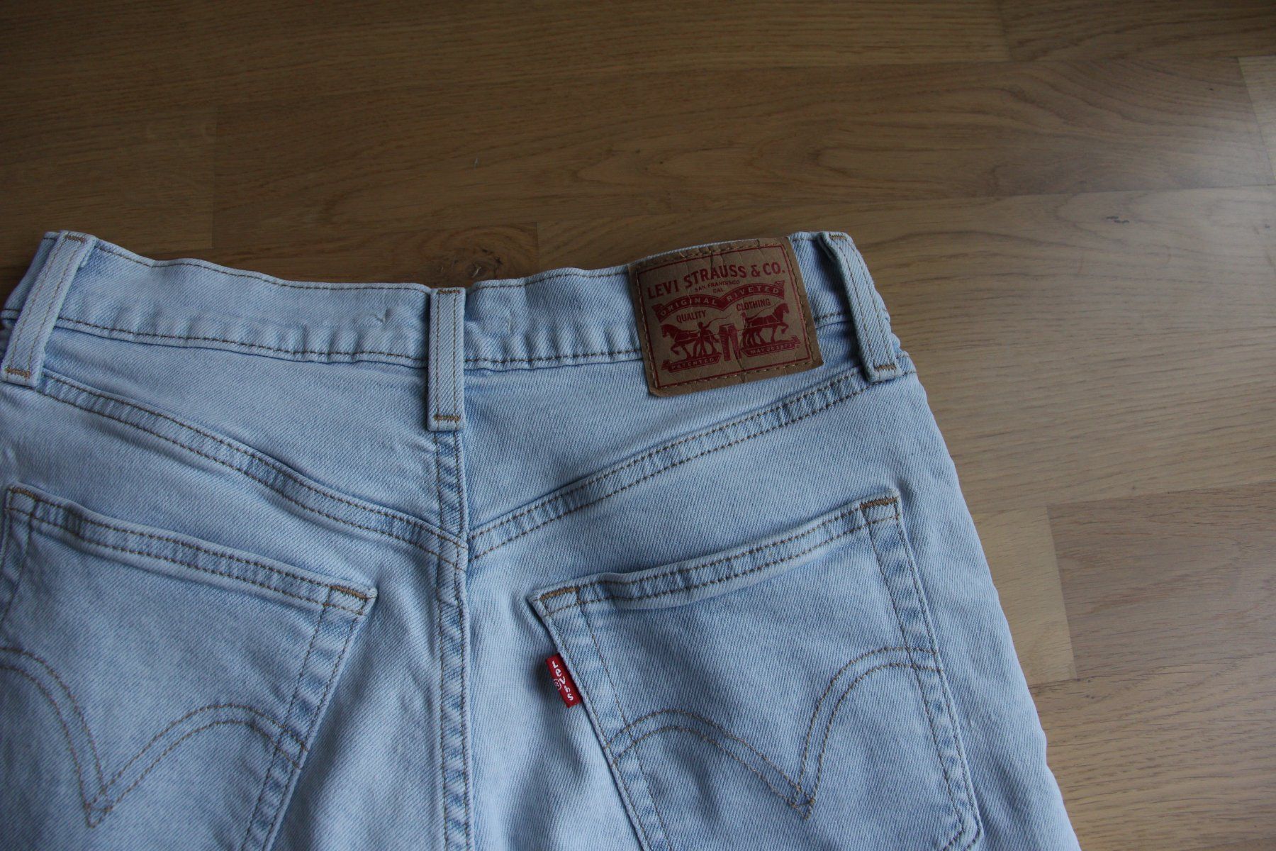 Levi's Jeans: Levi's Mom Jeans Hellblau – Usato da Winterthur venduto da fab_cj5b 4