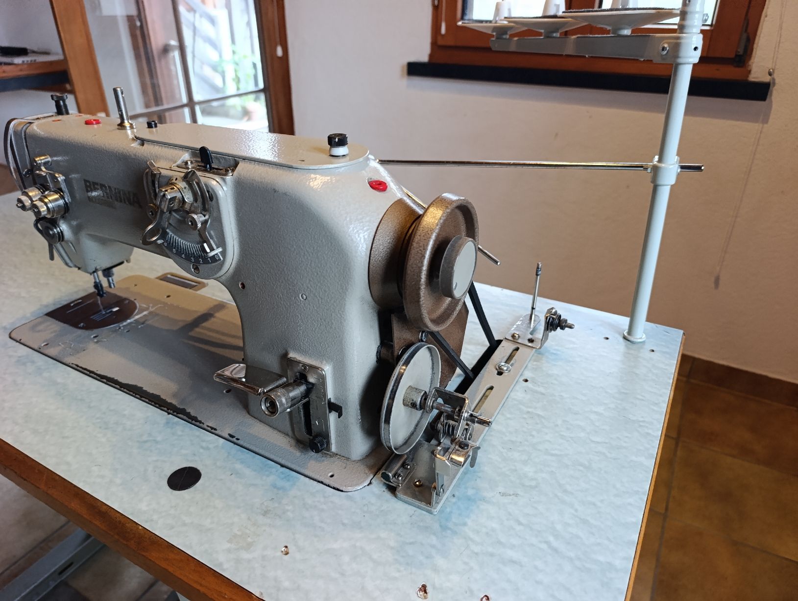 Bernina Macchine da cucire: Industrie Nähmaschine Bernina – Usato da Schneisingen venduto da Indianerin 2