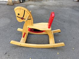 Schaukelpferd aus Holz