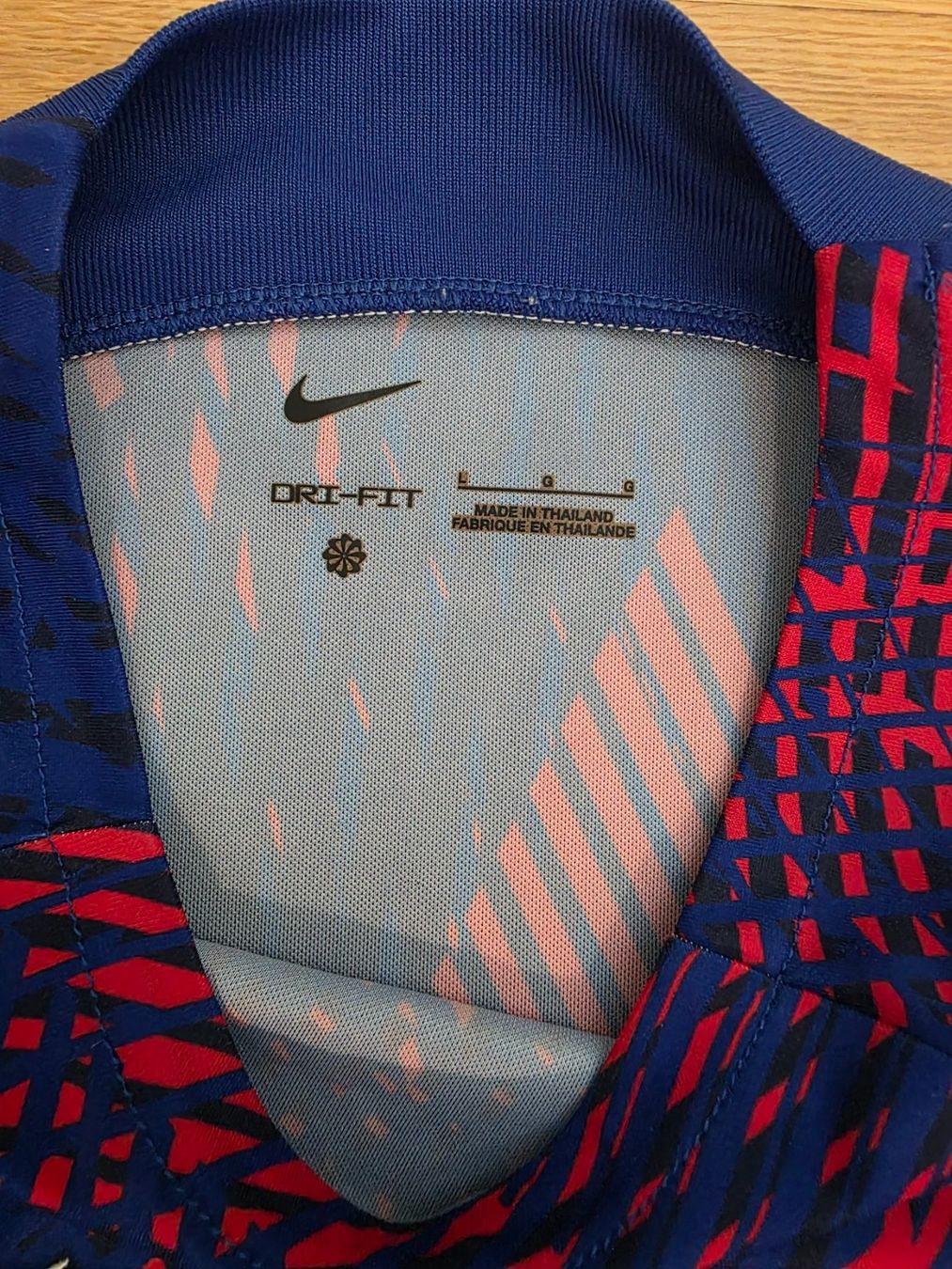 Nike Canottiere & Pantaloni: PSG TRAINING SHIRT – Usato da Lüchingen venduto da Jersey_Time 2