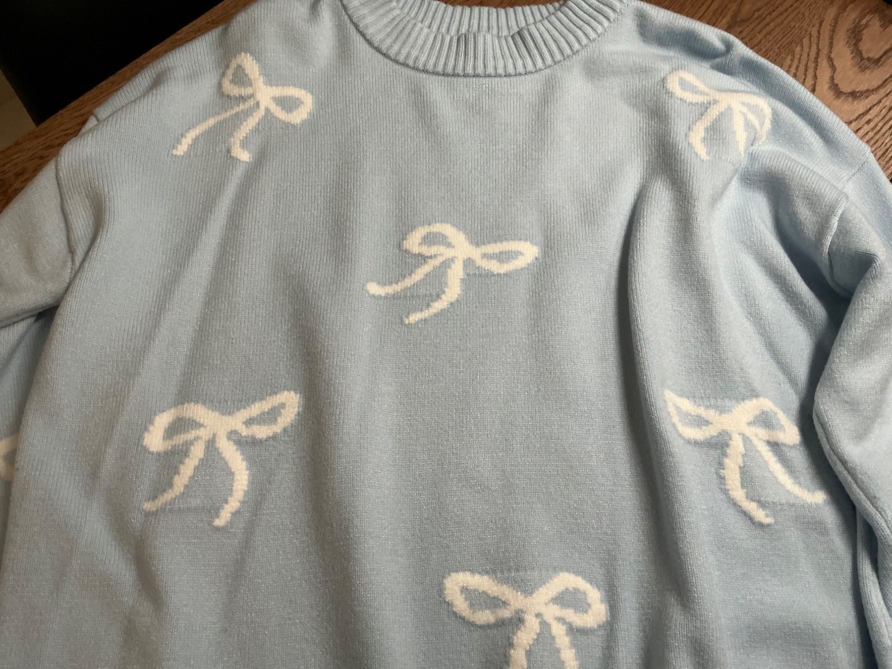 Maglioni & Felpe: Hellblauer Strickpullover mit Schleifenmuster, Grösse S – Usato da Würenlos venduto da Tina48 1