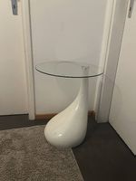 Tavolino di design con piano in vetro