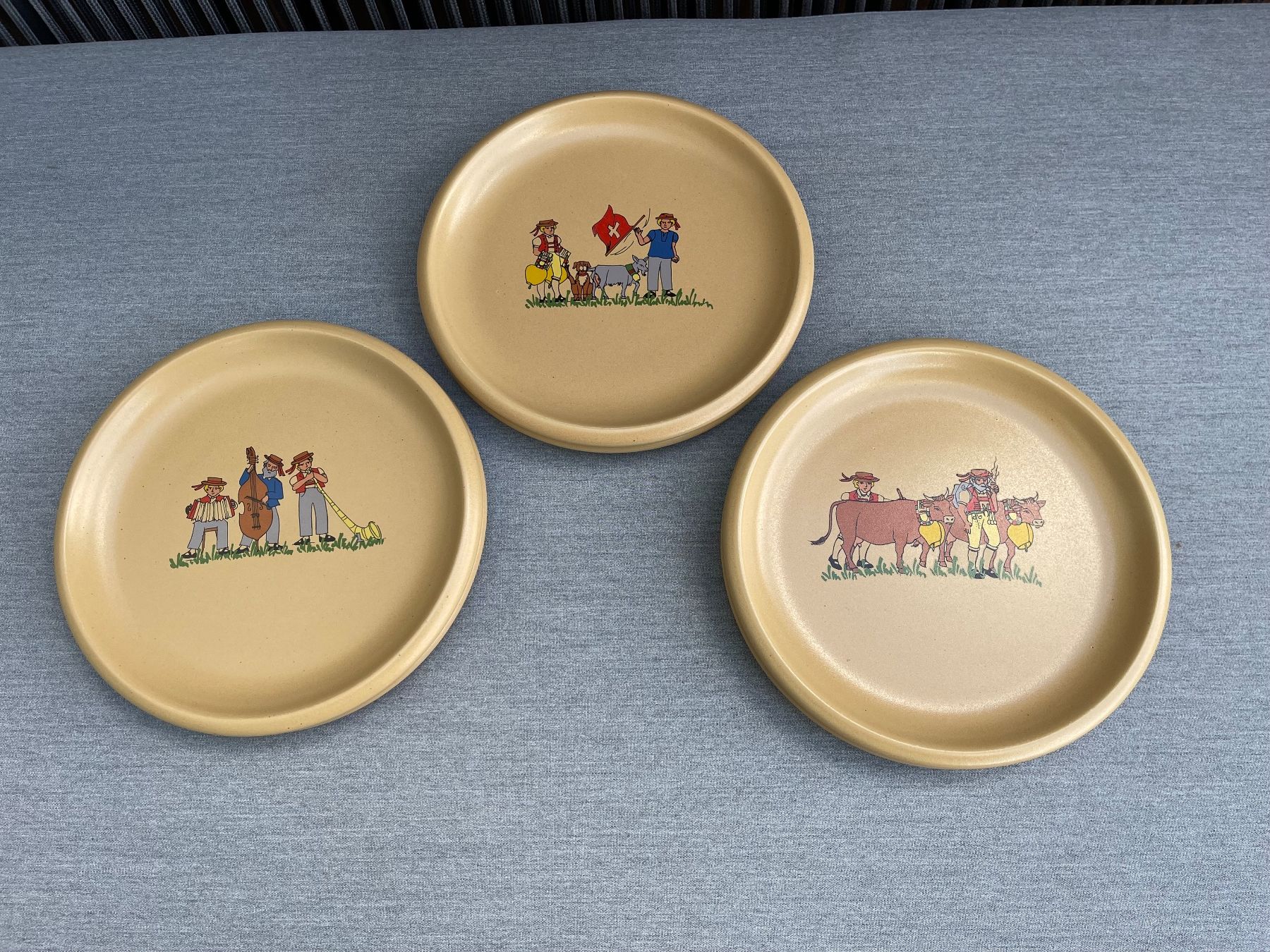 Piatti: 6 Fondue Teller Beige mit Motive – Nuovo (secondo la descrizione) da Turbenthal venduto da mmtuescher