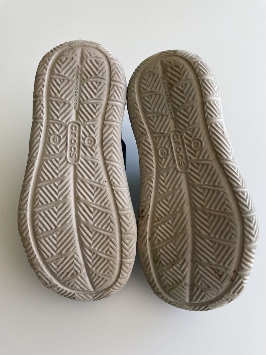Crocs Scarpe per ragazzi: Crocs Kinder Schuhe - Grösse C8 (24/25) – Usato da Rütihof venduto da Highwayjackie 2