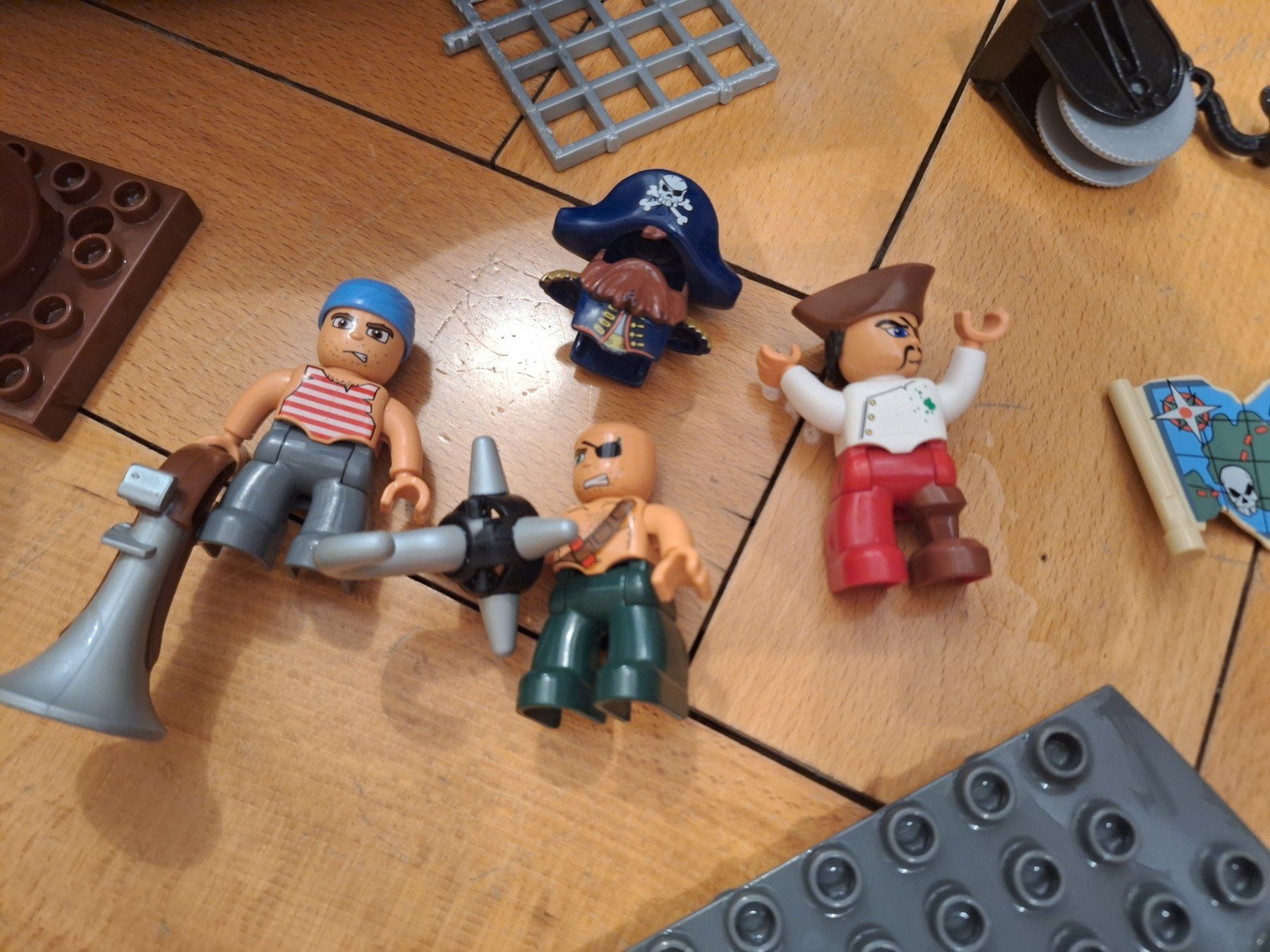 Lego Jouets: Grosses Piratenschiff Lego Duplo 7880 – D'occasion à Waldstatt par MarliesW01 2