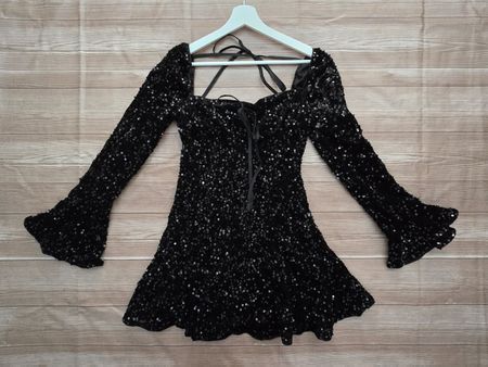 🆕 Schwarzes Pailletten-Kleid - S/M - Bell Sleeves