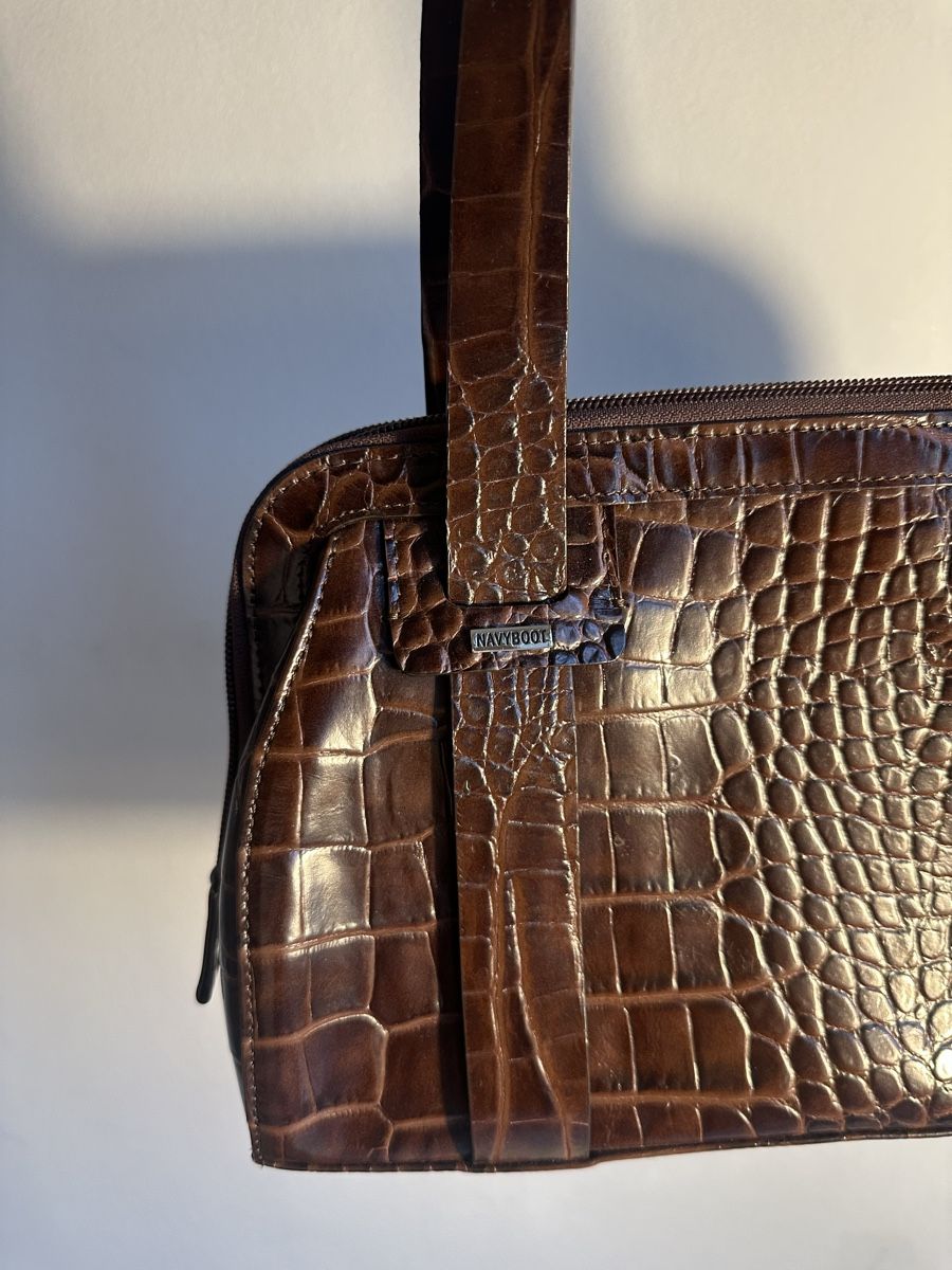 Navyboot Borse da donna: SAC A MAIN MARRON EN IMITATION CROCO - NAVYBOOT – Usato da Yverdon-les-Bains venduto da Laureetlargent 1