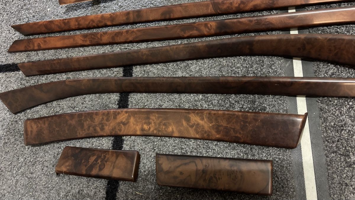 Articoli in legno: BMW E39 Interieurleisten Nussbaum, komplett – Usato da Balgach venduto da pludwiger 2