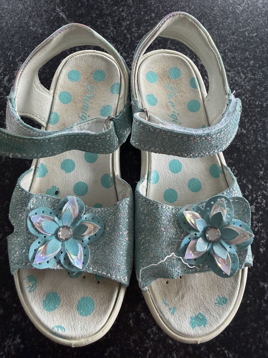 Primigi Schuhe für Mädchen: Primigi Sandalen 34 – Gebraucht aus Schlieren von Lanzer6