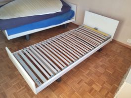 Cadre de lit blanc 90x200cm bon état avec sommier Bico Flex